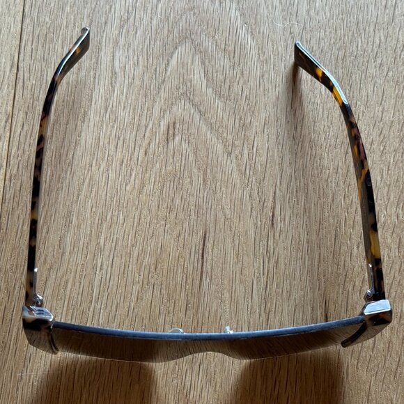 Cool, modern sunglasses by Max Mara!  MM Lina II main image 4